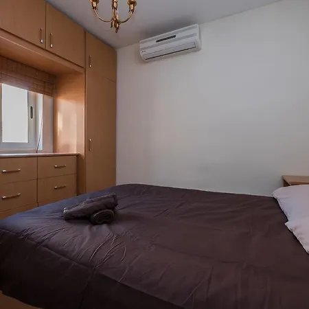Lavender Top Floor Apartment Sliema