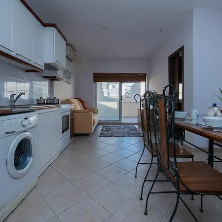 Lavender Top Floor Apartment *